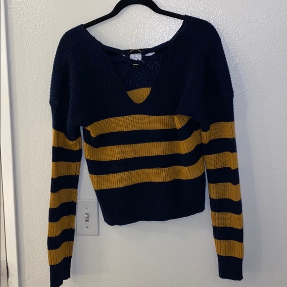 Sweater - Picture 2 of 4